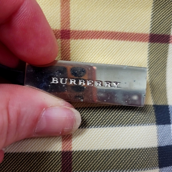 Burberry large tote with matching size 9 heels - Picture 2 of 6